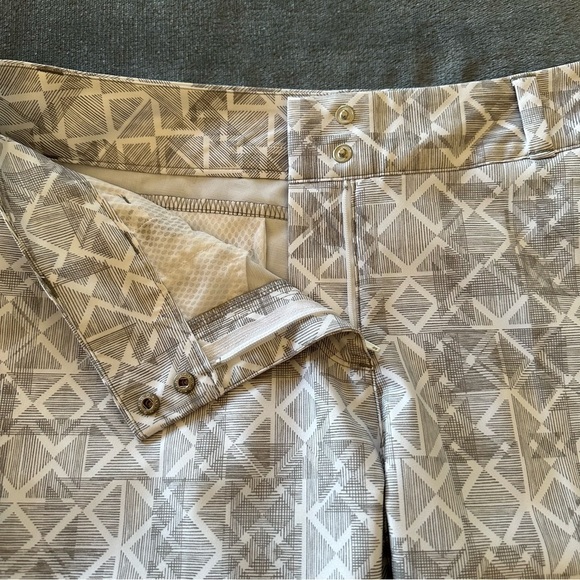 ADIDAS ESSENTIAL Grey White LIGHTWEIGHT GOLF BERMUDA SHORTS - Picture 6 of 12